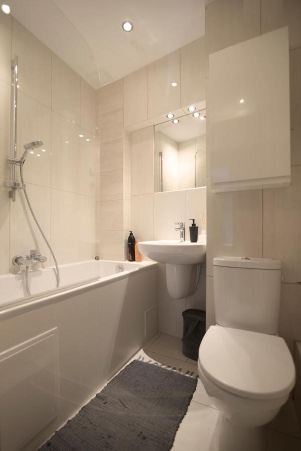 By The River And City Center - Comfortable Rooms Wroclaw Exterior photo