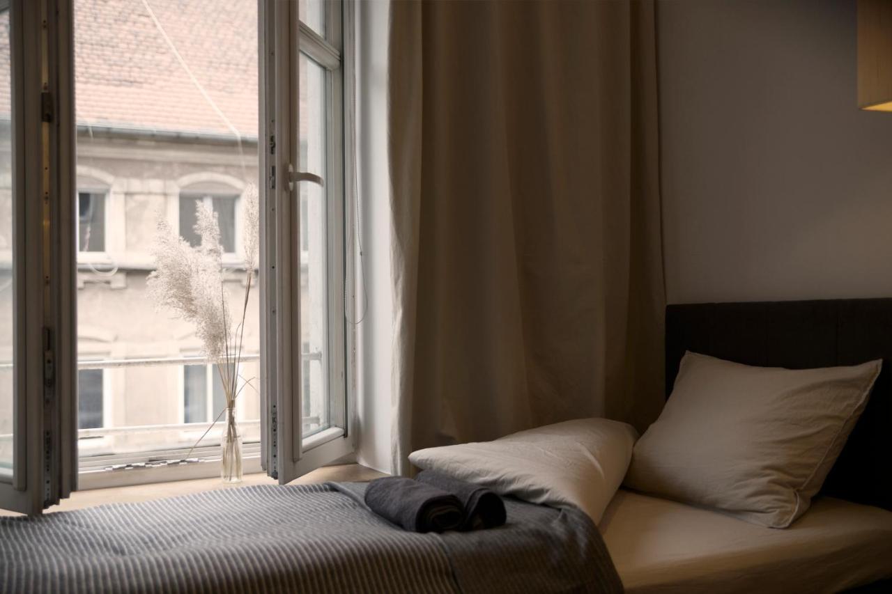 By The River And City Center - Comfortable Rooms Wroclaw Exterior photo